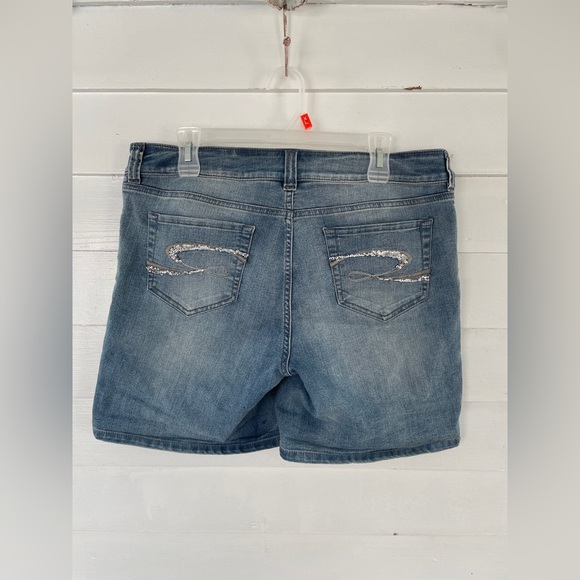 2/30 Light Wash Sequin Detail Revolution Shorts - Picture 4 of 13